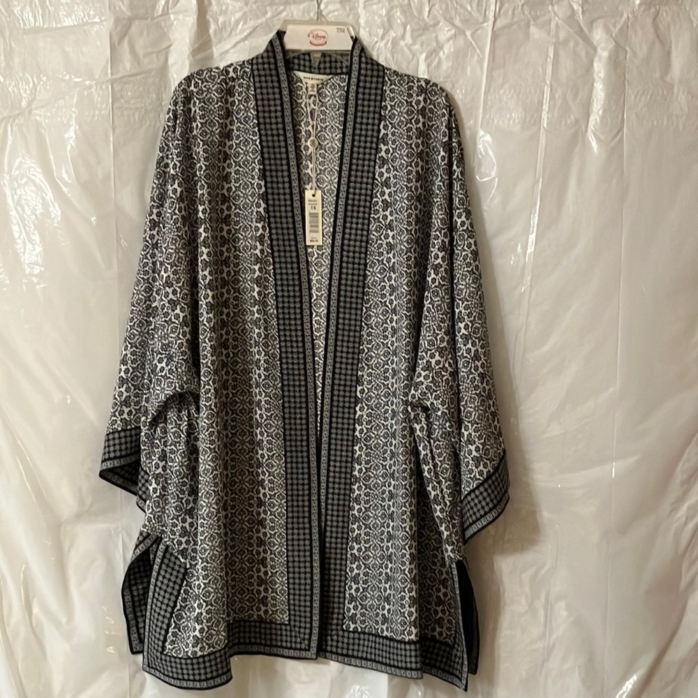 Max Studio open front kimono 1X black and white floral 3/4 sleeve open NWT